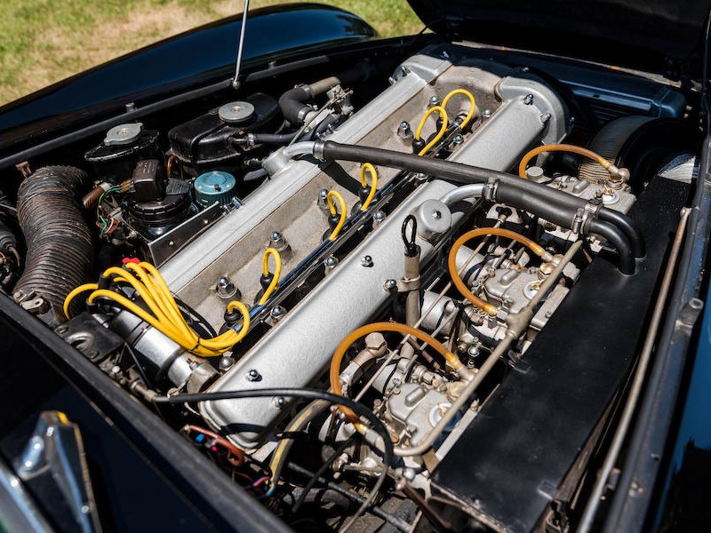 Aston DB6 Shooting Brake engine
