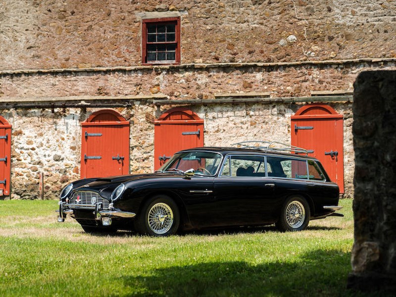 Aston DB6 Shooting Brake front side