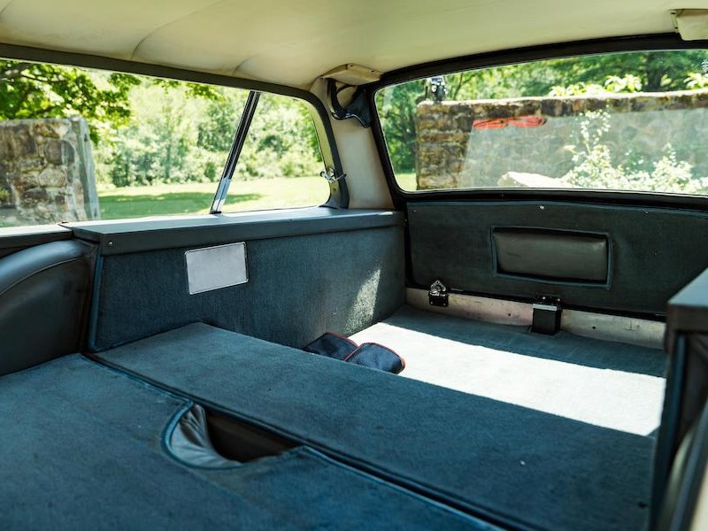 Aston DB6 Shooting Brake interior boot