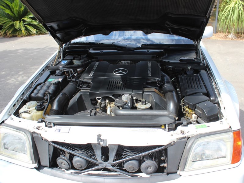 Mercedes Benz SL500 engine