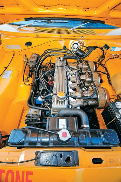 bathurst e38 charger engine bay 2