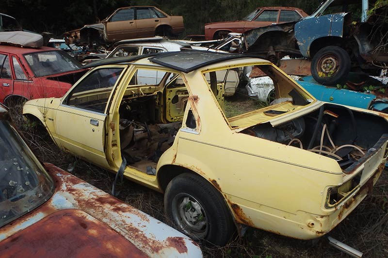 holden commodore wrecks