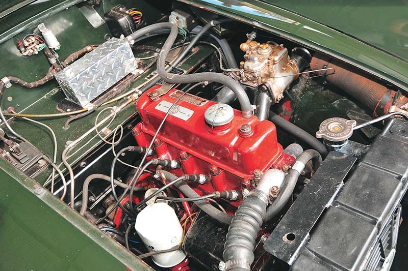 mga engine bay