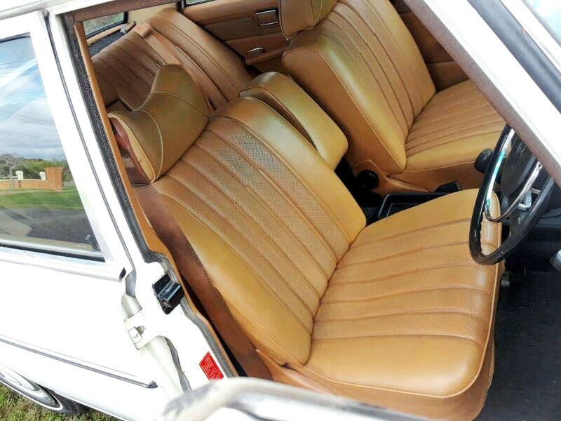 Mercedes 220D interior