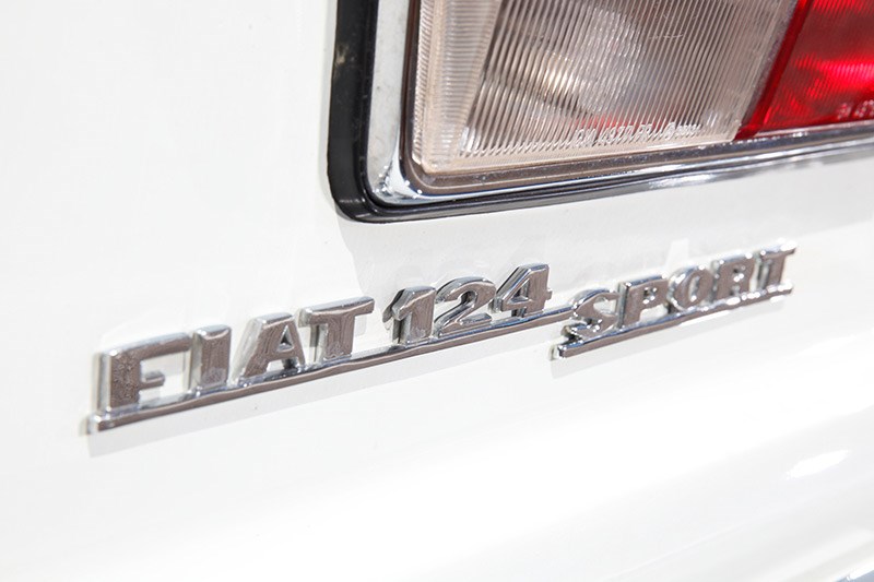 fiat 124 badge