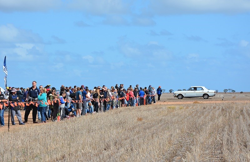 174 Copper Coast 500 crowd