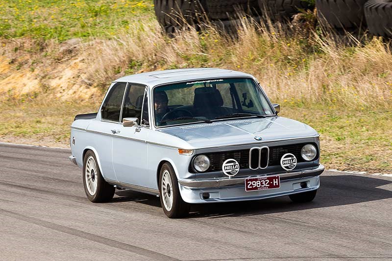 BMW 2002 motion 2