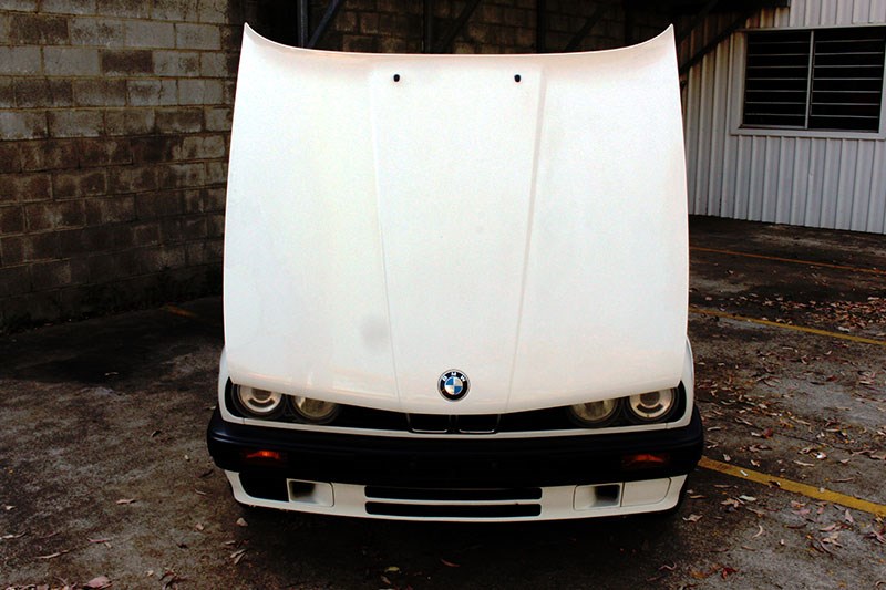 BMW E30 bonnet up