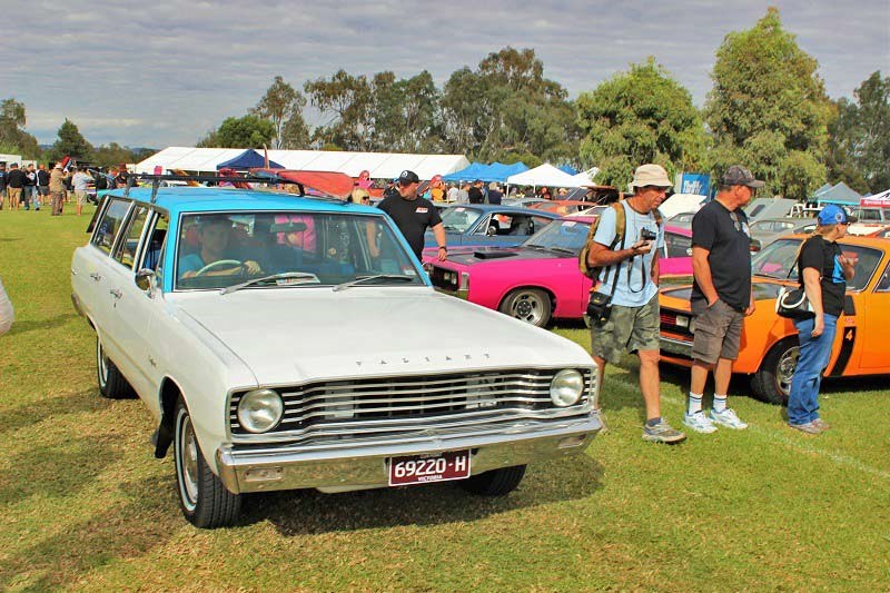 Chryslers on the murray Parking Valiant