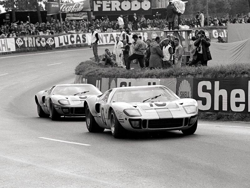 Ford GT40 racing