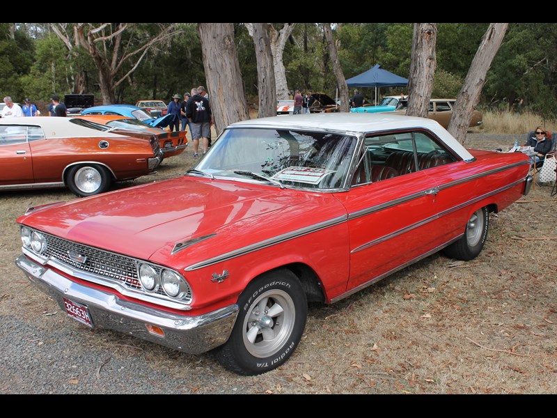 Ford Galaxie front angle