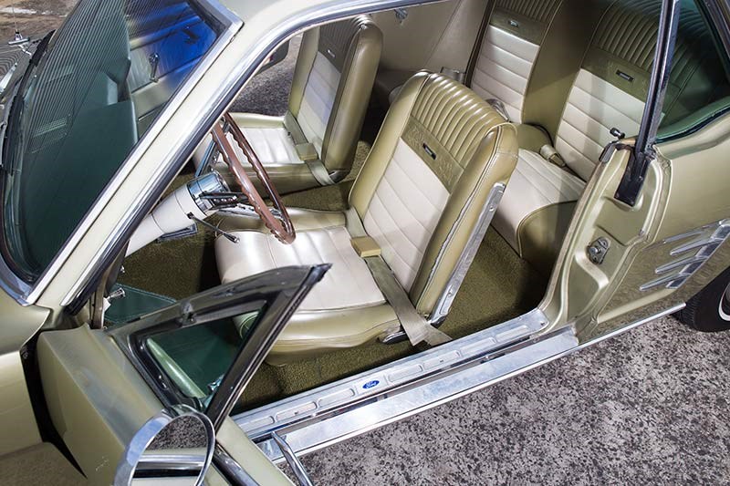 Ford Mustang interior2