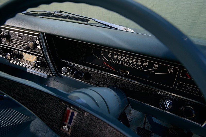 Holden HK Monaro 186 interior dash detail02