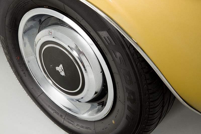Holden HQ Premier wheel detail