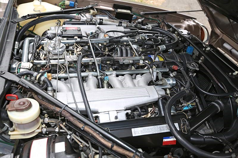 Jaguar XJS engine bay 1