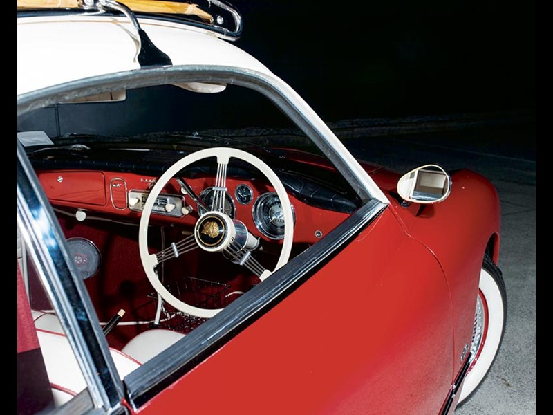 Banjo steering wheel finishes the interior beautifully