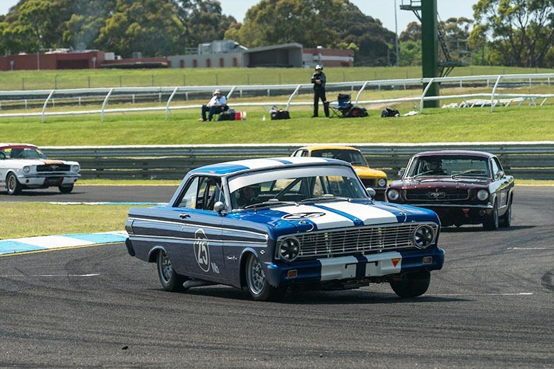 Sandown Historic 329