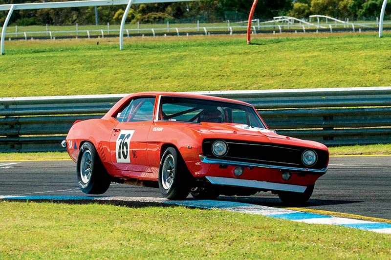 Sandown Historic 389 camaro