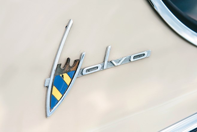 Volvo P1800 badge