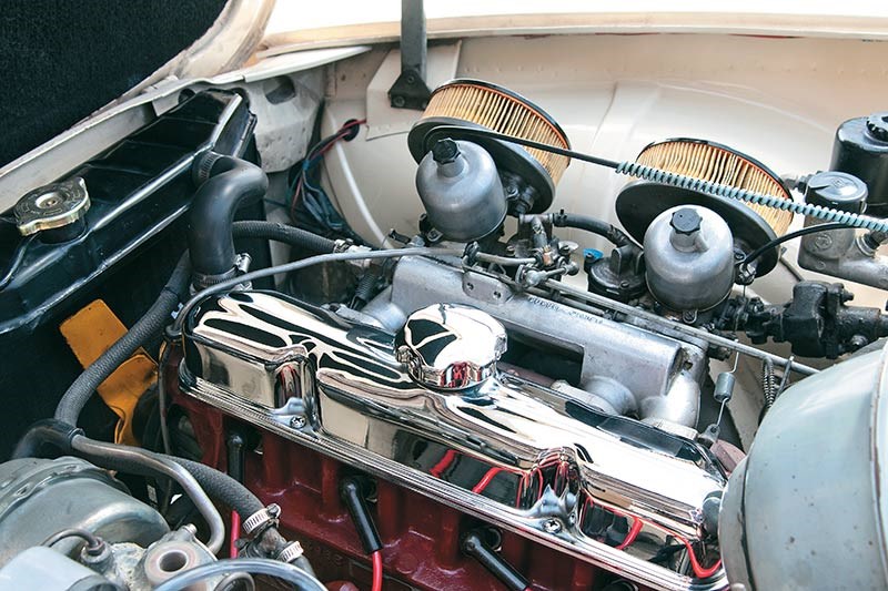 Chrome rocker cover is the only non-standard touch under the bonnet