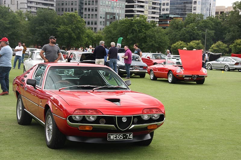 alfa romeo montreal red