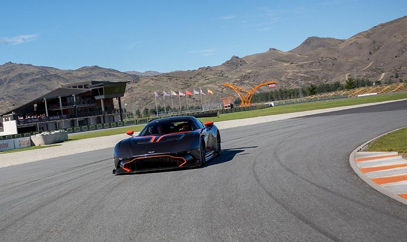 aston martin vulcan ontrack 2