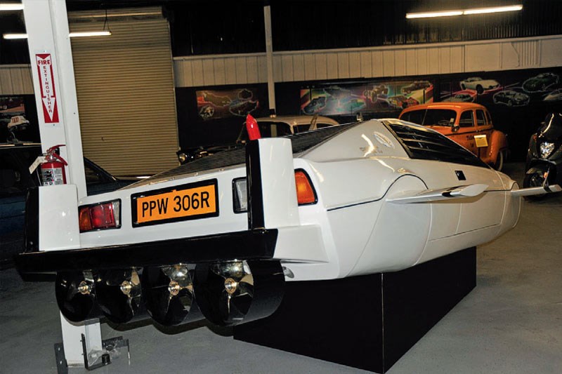 james bond lotus esprit turbo rear