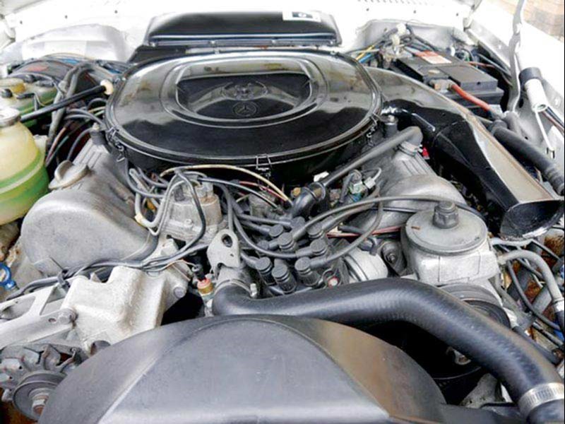 Mercedes-Benz 450SLC engine