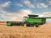 John Deere beefs up grain harvesters for 2016