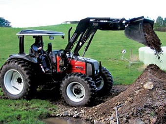 Valtra B900 Tractor Test - Basic necessities