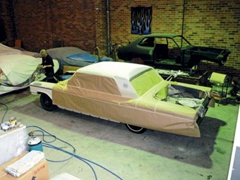 Ford Galaxie - spray time: Our shed