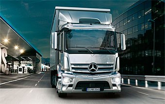Mercedes-Benz shows off new short-haul Antos truck