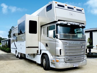 Scania G 380 LB horse truck