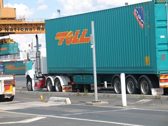 Toll, Linfox want mandatory truck trackers