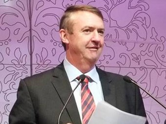 Mulder wants sunset clause under national regs