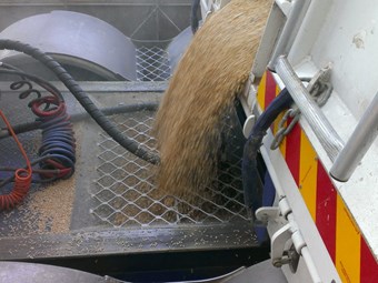 Innovative chute for B-double grain tipper