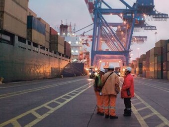 Shipping lines back probe into state of ports