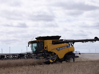 MacDon teams with CNH for draper headers