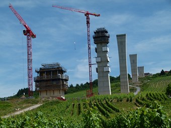 Case study: Wolff cranes bridge German highway gap