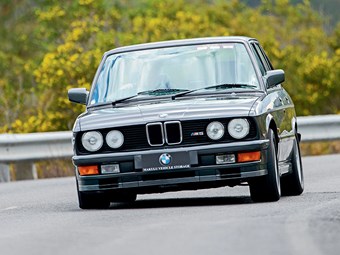 1987 BMW M5 E28 Review with John Bowe - Video