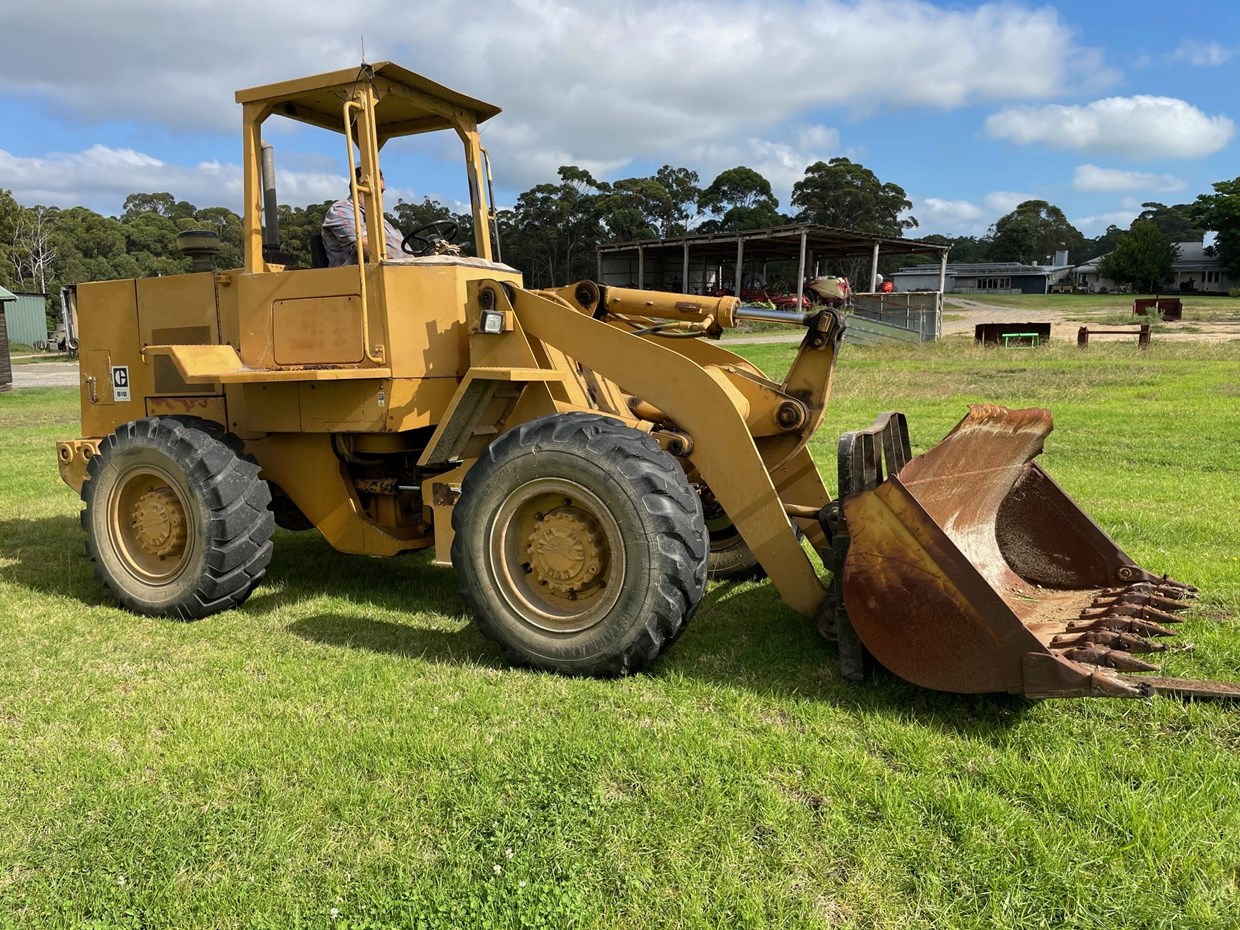1986 CATERPILLAR 916 LOADER