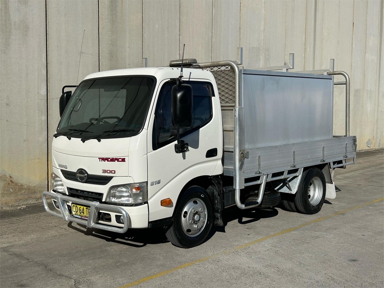 2015 HINO 300 SERIES - 616 SHORT