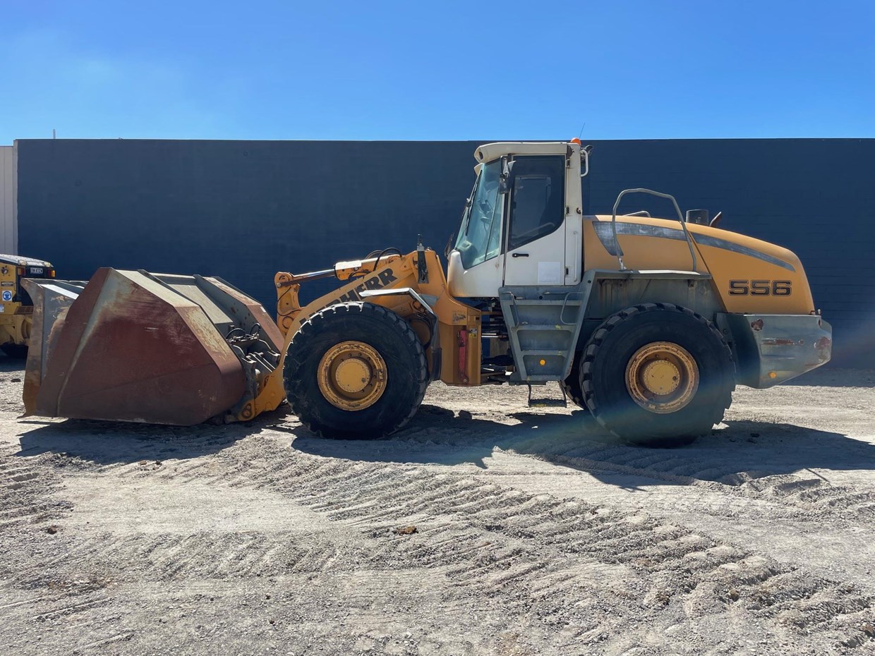 2011 LIEBHERR 556 image 3