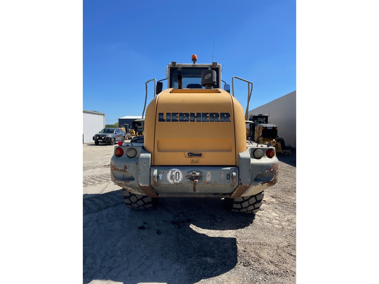 2011 LIEBHERR 556 image 5