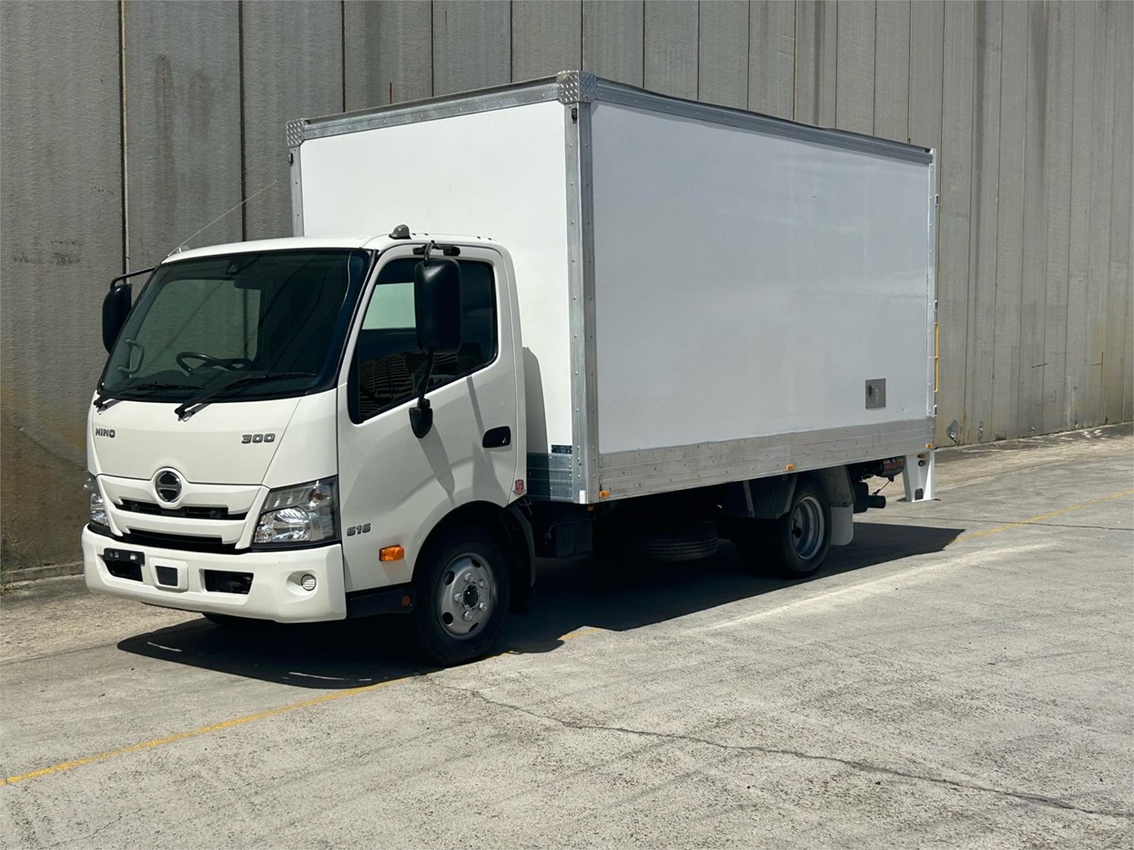 2022 HINO 300 SERIES - 616 AUTO