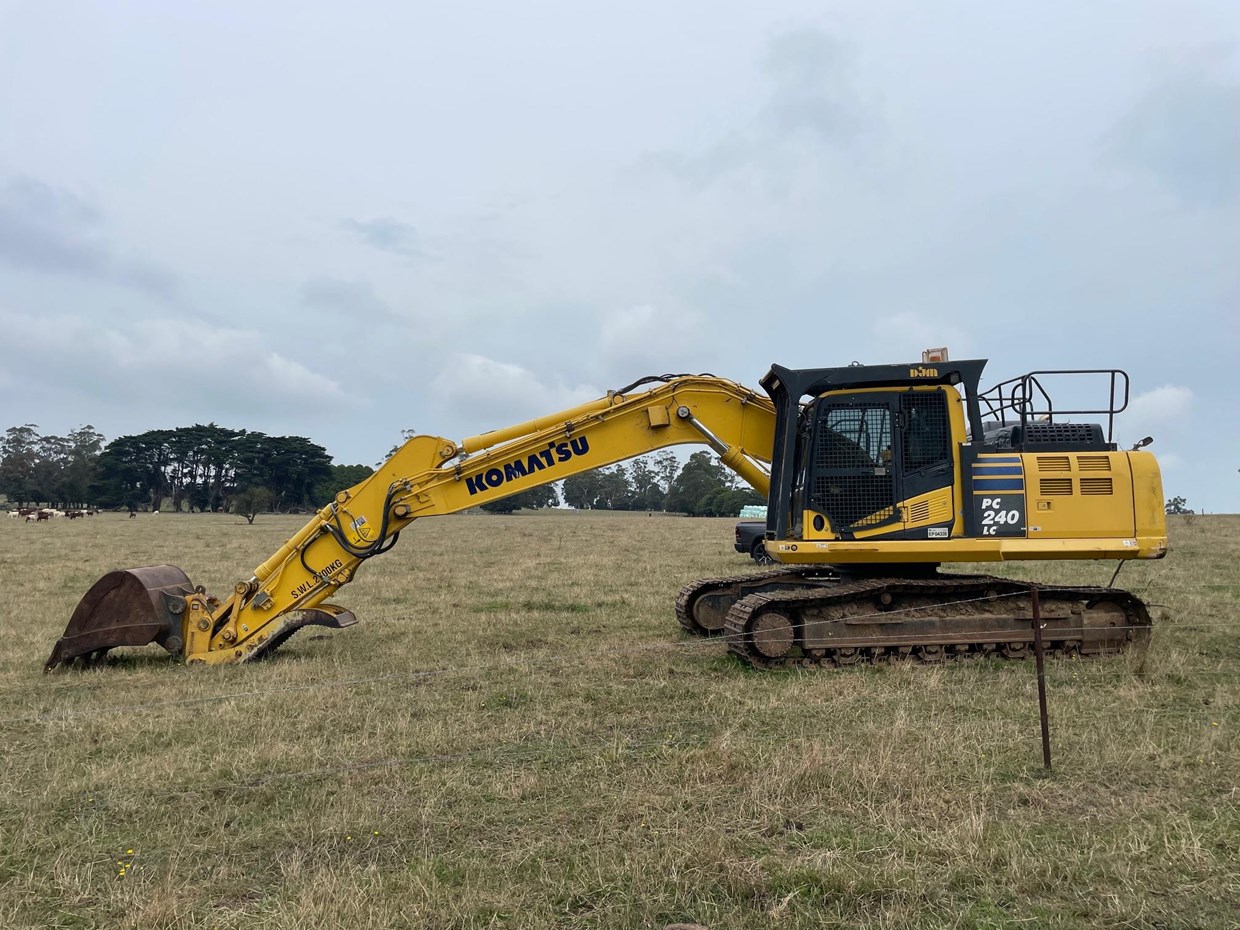 2019 KOMATSU PC240LC-11