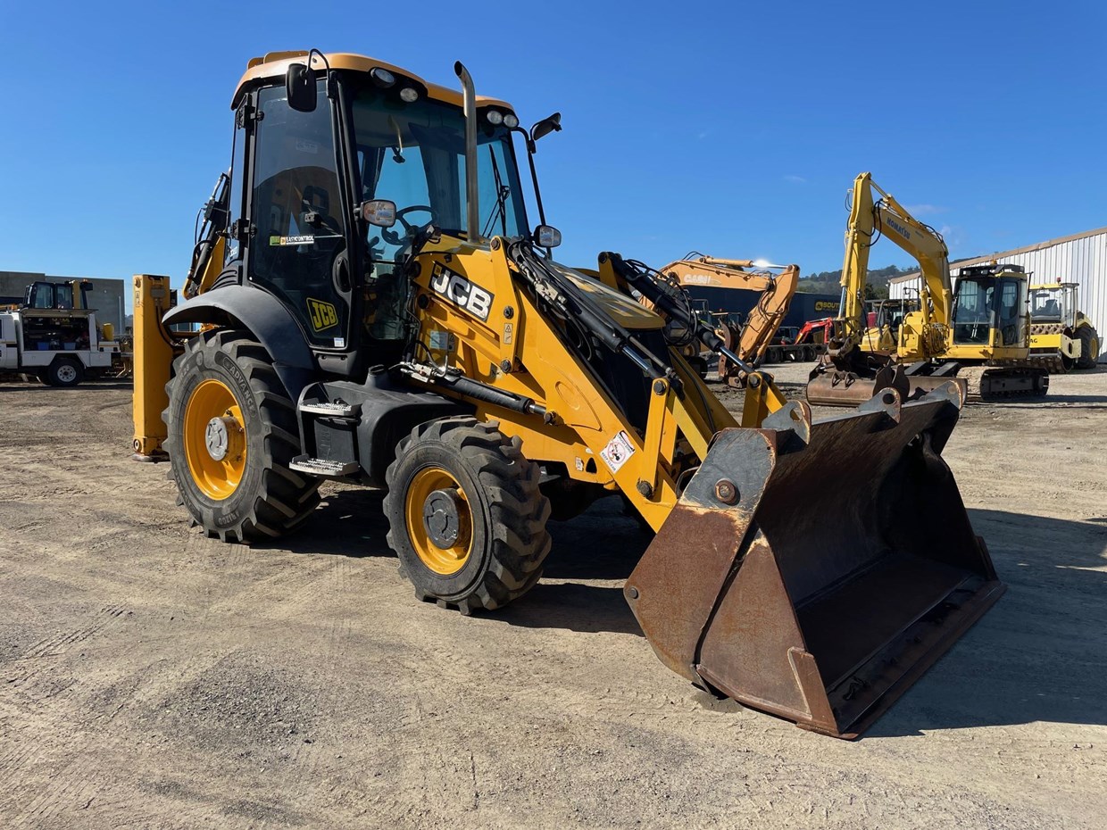 2012 JCB 3XC image 2