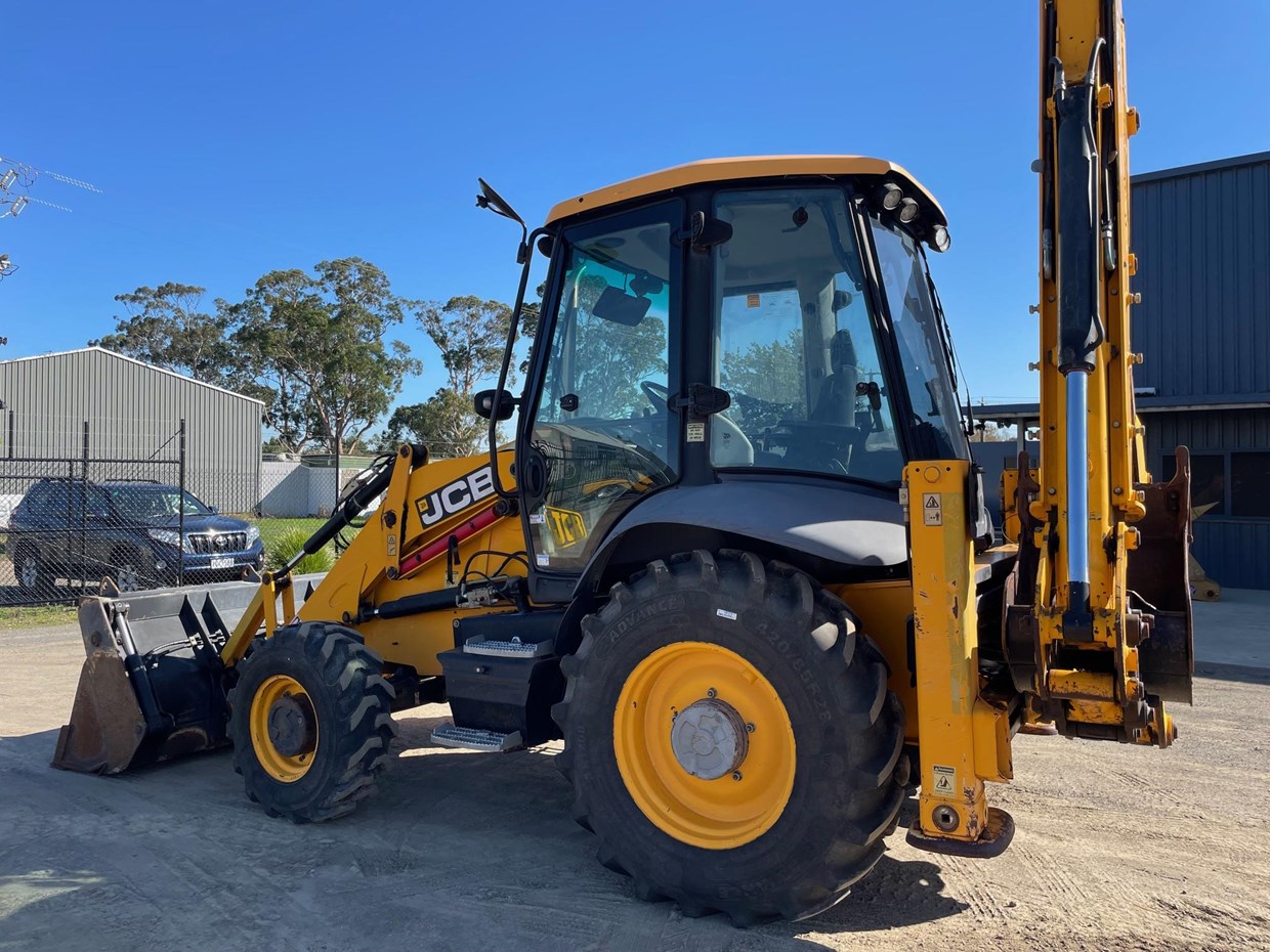 2012 JCB 3XC image 4