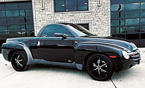 2004 Chevrolet SSR.jpg