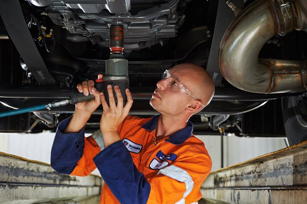 Scania apprentice technician DSC_2695.jpg